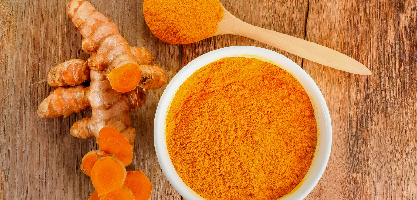 Whole turmeric fingers and turmeric powder